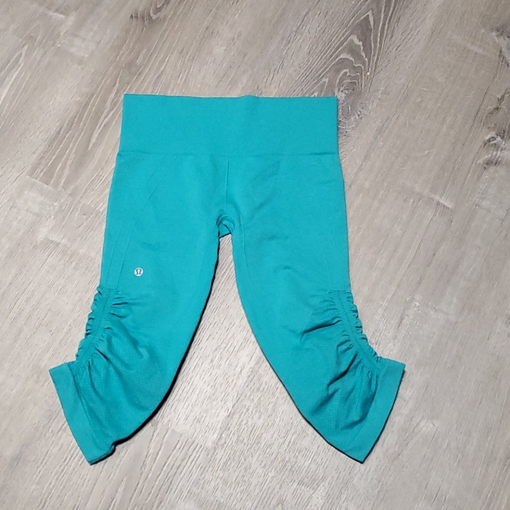 Lululemon in the flow crop pants women size 6
